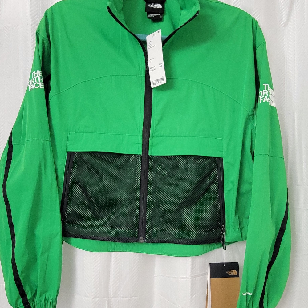 NWT The North Face Green and Black Lightweight Cropped Windwall Jacket.